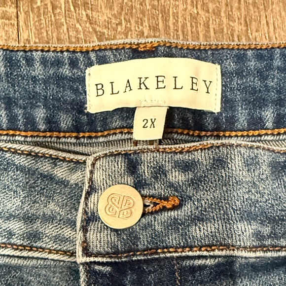 Chic Blue Pearl Flare Jeans - Picture 5 of 7